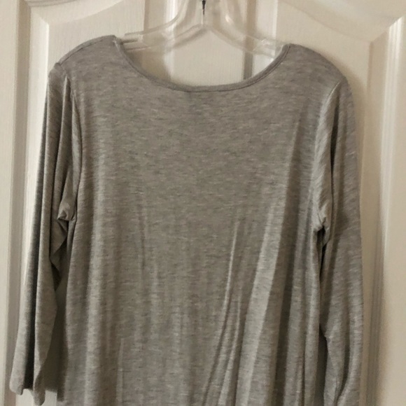 Bobeau Light Gray Heather V-Neck High Low Knotted Front Top Size Small - Picture 10 of 10
